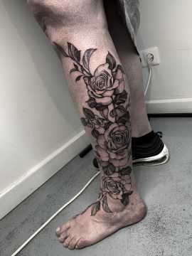 roses by @tattootwentyone